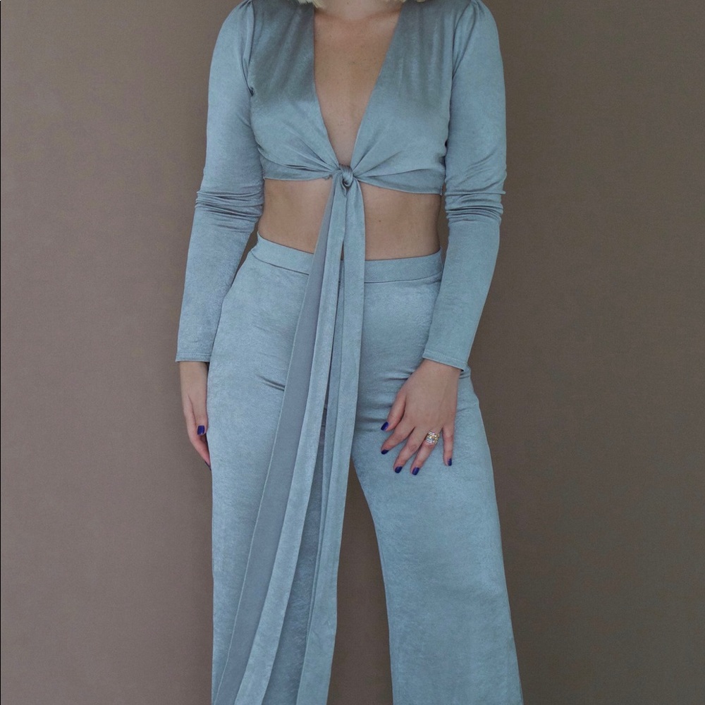 PERIDOT ELEGANT CROP TOP AND PANT SET
